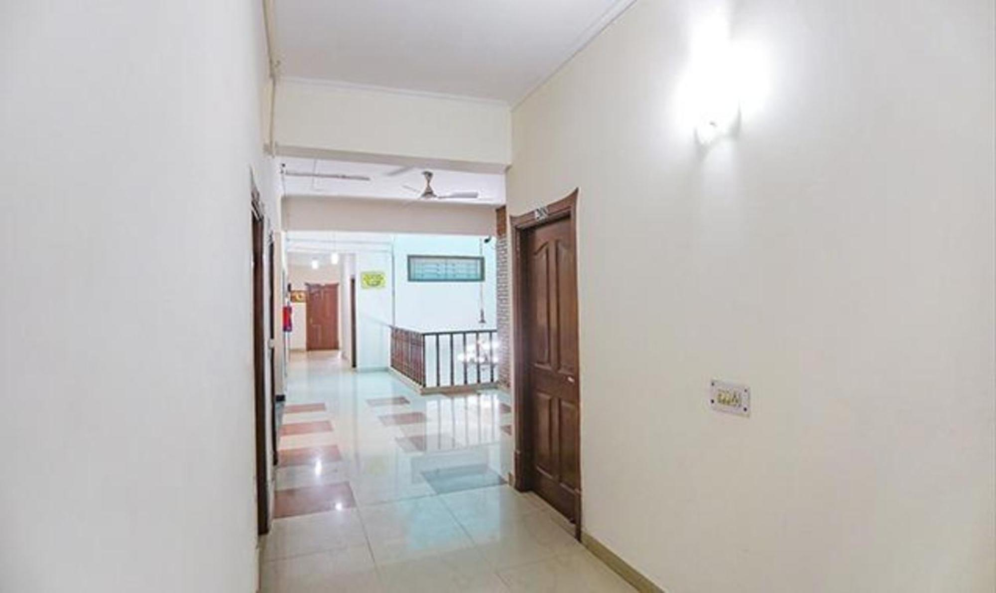 Hotel Fabexpress Ap International Noida Exteriér fotografie