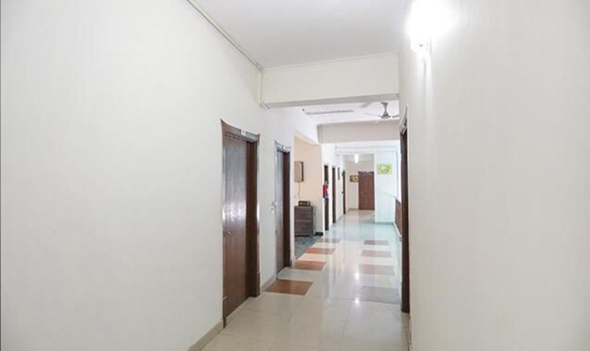 Hotel Fabexpress Ap International Noida Exteriér fotografie